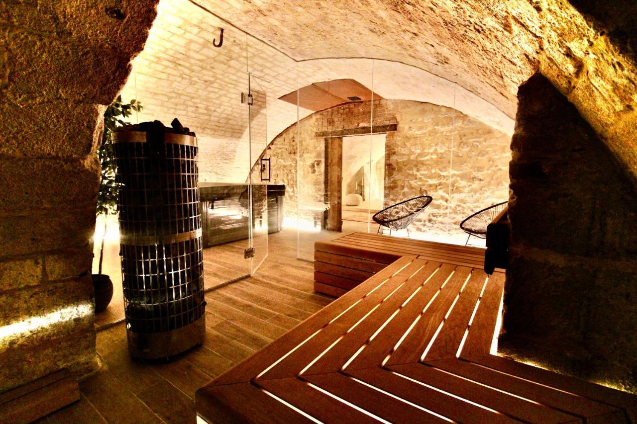 Gaalor***** - Jacuzzi & Sauna A